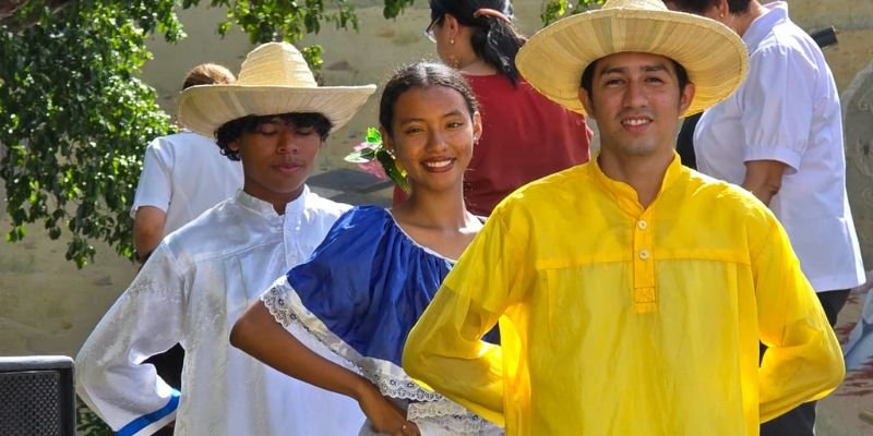 Estudiantes Técnicos de León honran el legado de Juan de Dios Muñoz Reyes con arte, memoria y compromiso educativo