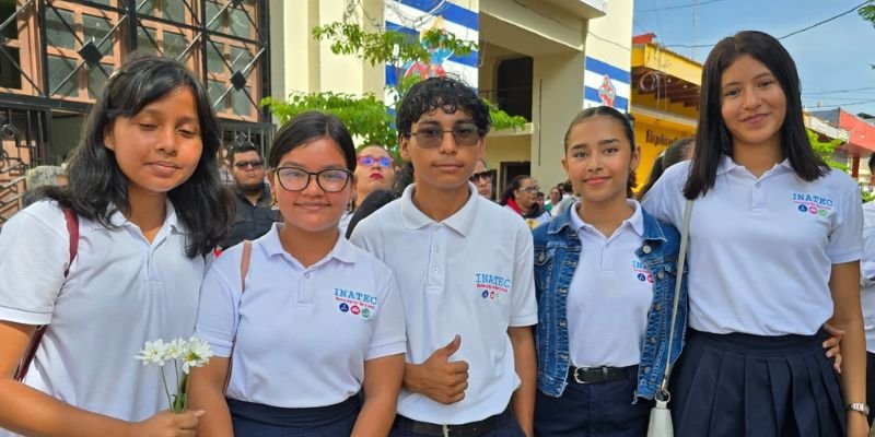 Estudiantes Técnicos de León honran el legado de Juan de Dios Muñoz Reyes con arte, memoria y compromiso educativo