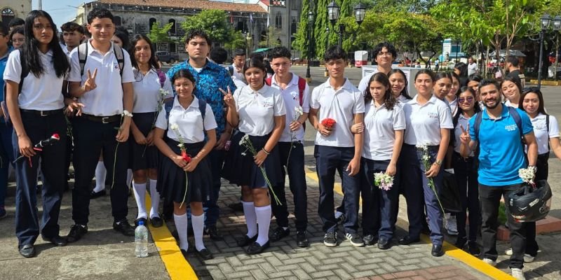 Estudiantes Técnicos de León honran el legado de Juan de Dios Muñoz Reyes con arte, memoria y compromiso educativo