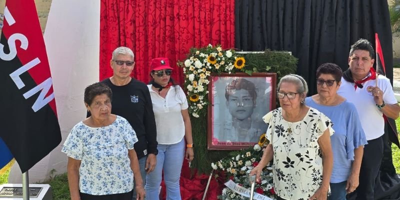 Estudiantes Técnicos de León honran el legado de Juan de Dios Muñoz Reyes con arte, memoria y compromiso educativo