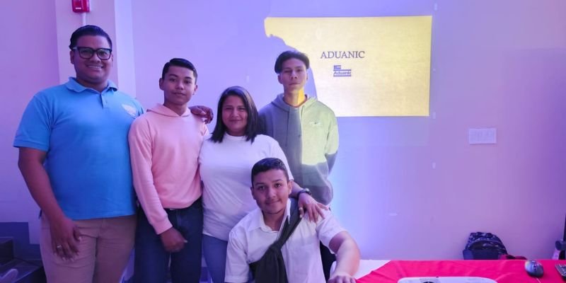 Estudiantes del Centro Tecnológico Juan de Dios Muñoz Reyes de León Deslumbran con Proyectos Innovadores