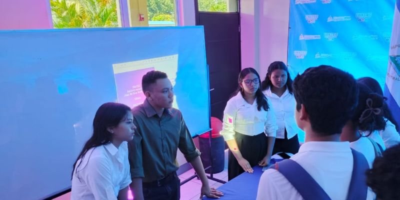 Estudiantes del Centro Tecnológico Juan de Dios Muñoz Reyes de León Deslumbran con Proyectos Innovadores