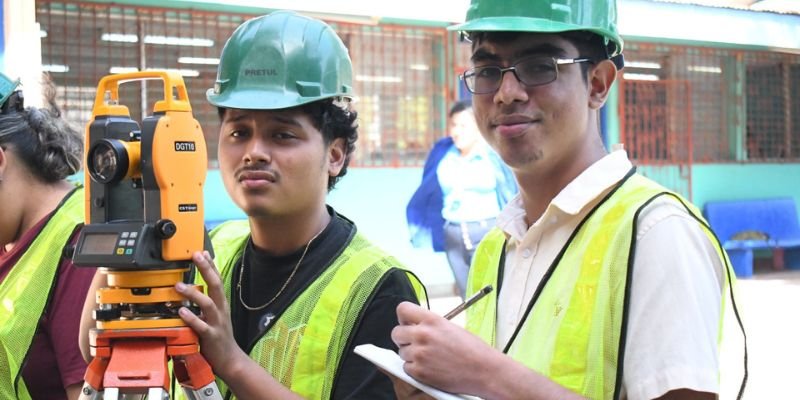 Estudiantes técnicos cuentan sus experiencias y aspiraciones al estudiar en Centros Tecnológicos