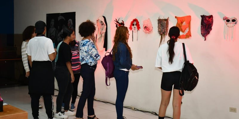 Presentan obras de arte elaboradas por estudiantes del Centro Cultural y Politécnico José Coronel Urtecho, ¡No volverá el pasado!