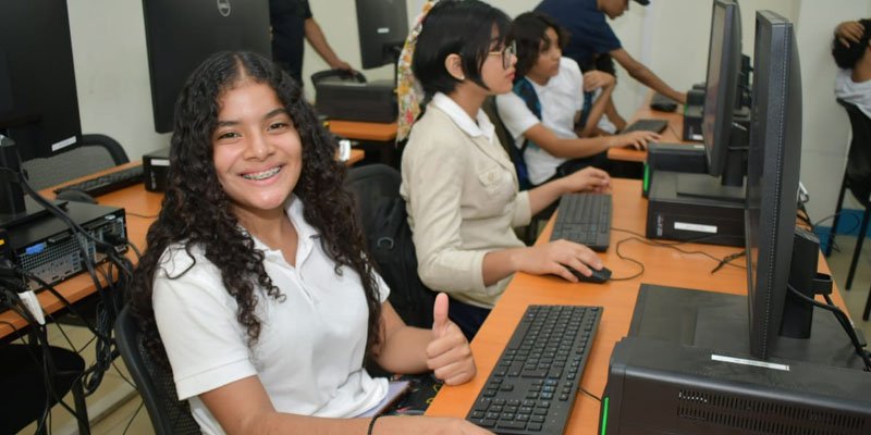 Juventud nicaragüense explora su futuro en la EXPO TEC “Bendecidos tiempos de paz”