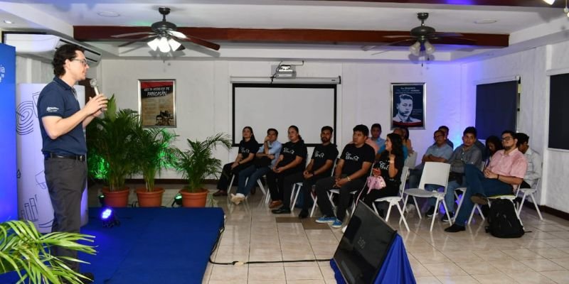 Nuevos talentos tecnológicos presentan prototipos de proyectos en la “Expo Innovación Digital”
