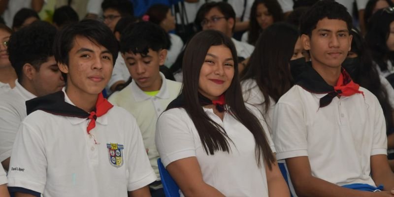 Estudiantes técnicos rinden homenaje a los Comandantes Tomás Borge y Fidel con festival artístico y cultural