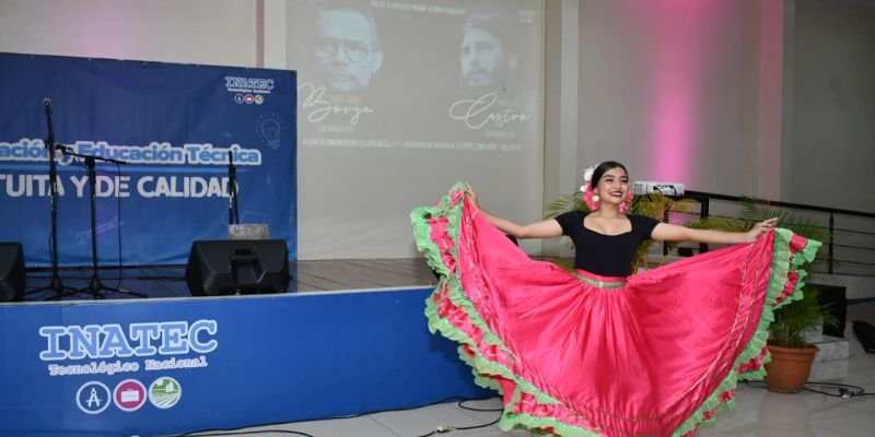 Estudiantes técnicos rinden homenaje a los Comandantes Tomás Borge y Fidel con festival artístico y cultural