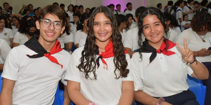 Estudiantes técnicos rinden homenaje a los Comandantes Tomás Borge y Fidel con festival artístico y cultural