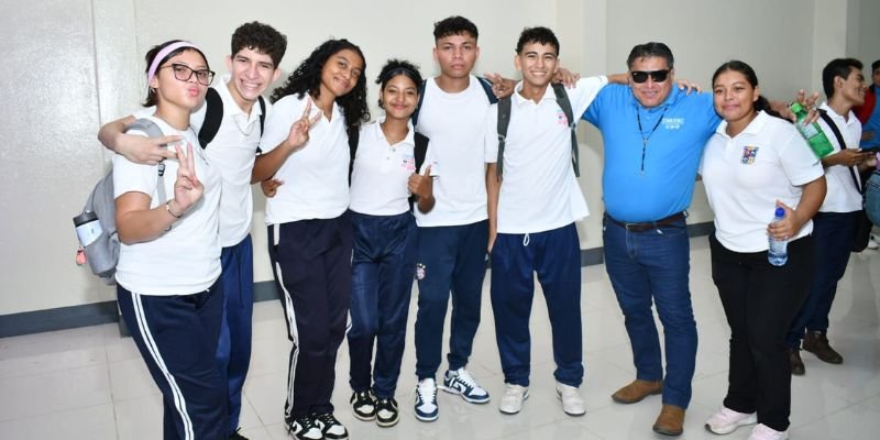 Estudiantes técnicos rinden homenaje a los Comandantes Tomás Borge y Fidel con festival artístico y cultural