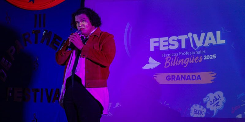 Estudiantes de carreras técnicas demuestran sus habilidades bilingües en Festival Departamental en Granada