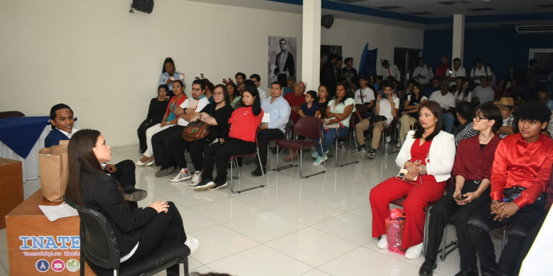 Festival Luces y Creaciones en el Centro Cultural y Politécnico José Coronel Urtecho, ¡No Volverá el Pasado!