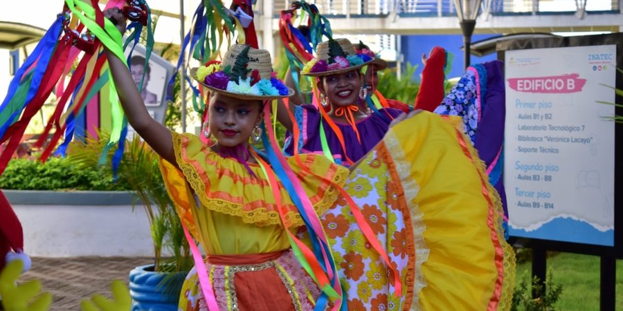 Estudiantes Técnicos de León celebran Festival Navideño