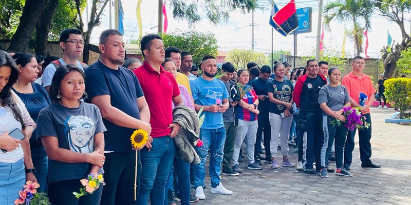 Entregan “Una flor para Sandino” en el Centro Tecnológico Ernst Thalmann Jinotepe