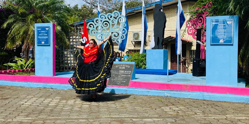 Entregan “Una flor para Sandino” en el Centro Tecnológico Ernst Thalmann Jinotepe