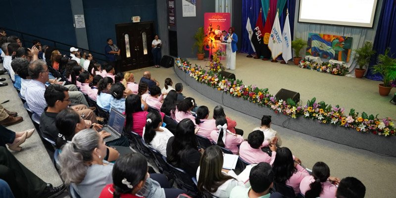 Sistema Educativo Nacional impulsa creatividad e  innovación con Foro de Educación Creativa