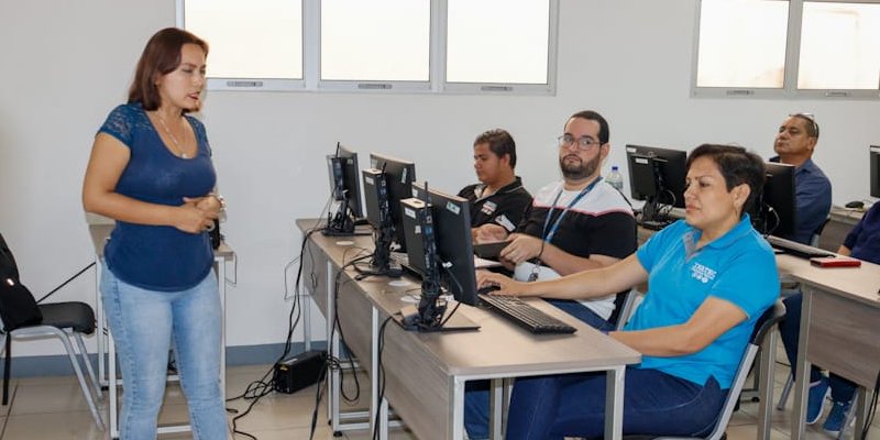 Presentan Programa de Fortalecimiento a Maestros  de Educación Técnica