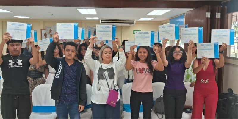 102 Protagonistas finalizan Cursos TICS en el Centro Tecnológico Ariel Darce
