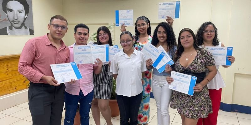 102 Protagonistas finalizan Cursos TICS en el Centro Tecnológico Ariel Darce