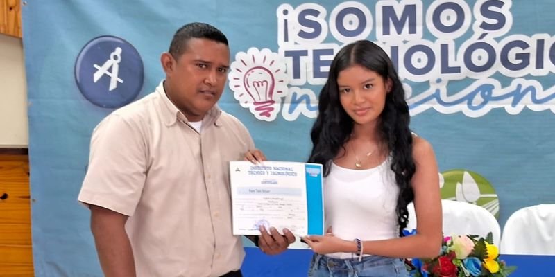 102 Protagonistas finalizan Cursos TICS en el Centro Tecnológico Ariel Darce