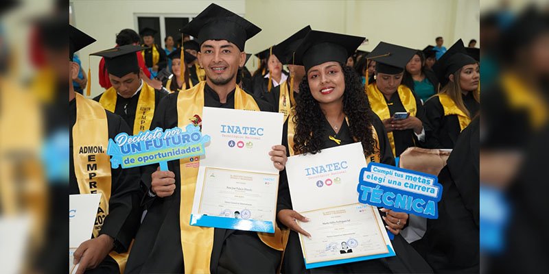 Centro Tecnológico Manuel Olivares gradúa a 449 nuevos técnicos profesionales