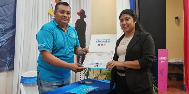 Formación Técnica para el Empleo: Jóvenes Graduados en Áreas Clave de la Economía