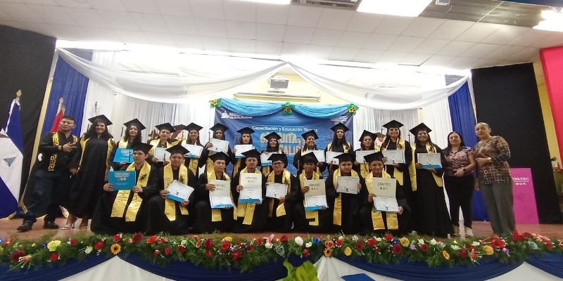 Formación Técnica para el Empleo: Jóvenes Graduados en Áreas Clave de la Economía