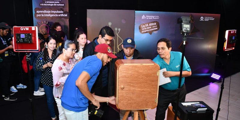 Primer día Hackathon Nicaragua 2023,  Inteligencia Artificial para la educación y el desarrollo humano