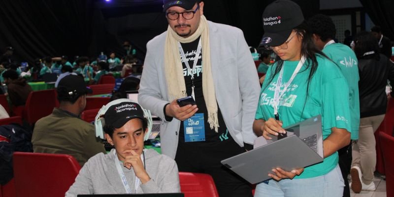 Hackathon Nicaragua Disruptivo 2025:  Tecnología al servicio de la humanidad