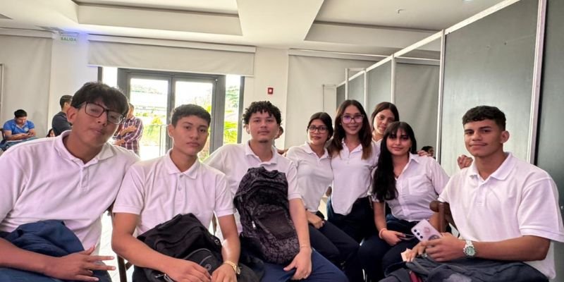 Hackathon Nicaragua Disruptivo 2025:  Tecnología al servicio de la humanidad