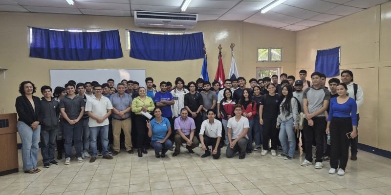 Hackathon Nicaragua 2025 reúne 1,500 mentes creativas para innovar en educación, salud, turismo y agropecuario