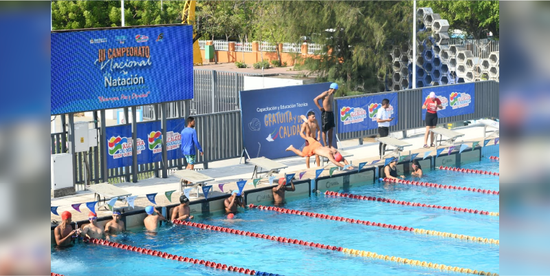 ¡Bravo! Estudiantes técnicos destacan en campeonato de natación