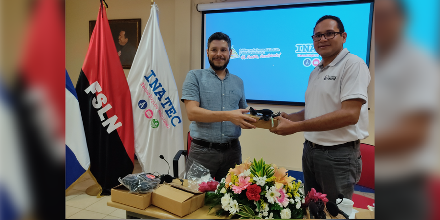 INATEC recibe material didáctico para el aprendizaje del idioma inglés