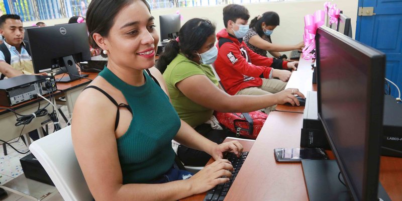 Se inaugura laboratorio de Computación en el Centro Tecnológico Che Guevara, Somoto