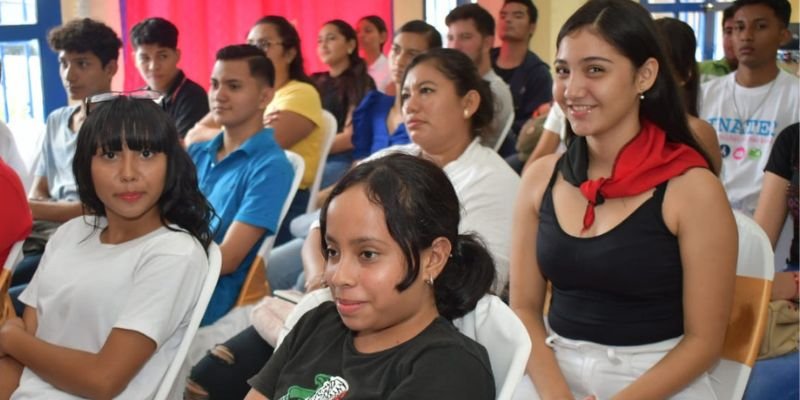 Inauguración de Monumento en Honor a Josefa Toledo de Aguerrí en el Centro Tecnológico de Juigalpa
