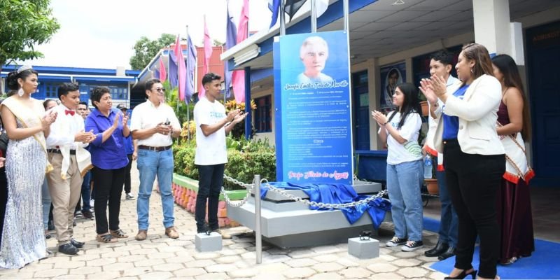 Inauguración de Monumento en Honor a Josefa Toledo de Aguerrí en el Centro Tecnológico de Juigalpa