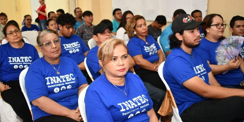 Inauguración de Monumento en Honor a Josefa Toledo de Aguerrí en el Centro Tecnológico de Juigalpa