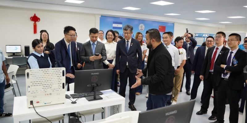 Inauguración del Primer Taller Luban