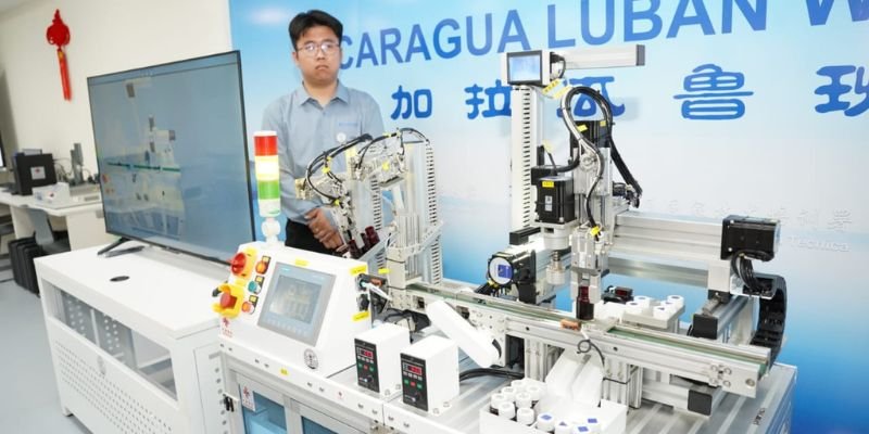 Inauguración del Primer Taller Luban