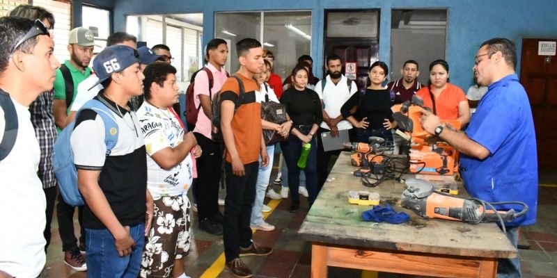 ¡Más de 20 mil estudiantes inician el ciclo de la educación técnica en fin de semana!