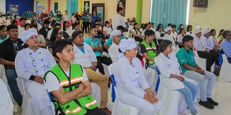 Del Aula a la Innovación: Vive la Experiencia de  INNOVATEC 2025