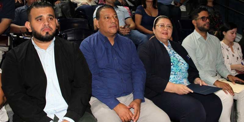 Inteligencia Artificial en la Educación: Más de 3,600 maestros debaten su aplicación en el aula