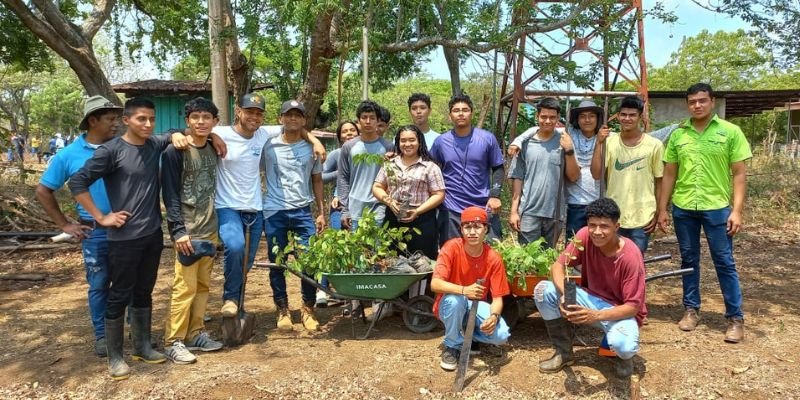 Estudiantes técnicos de Nandaime celebran con alegría el “Día Mundial de la Madre Tierra”