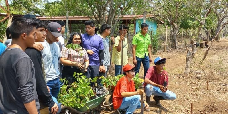 Estudiantes técnicos de Nandaime celebran con alegría el “Día Mundial de la Madre Tierra”