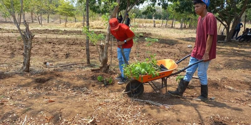 Estudiantes técnicos de Nandaime celebran con alegría el “Día Mundial de la Madre Tierra”