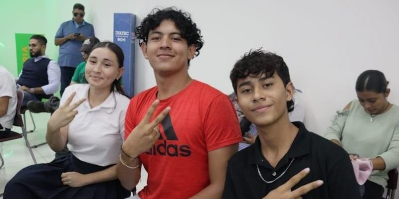 Arte que transforma: docentes fortalecen su creatividad en laboratorio artístico en Managua