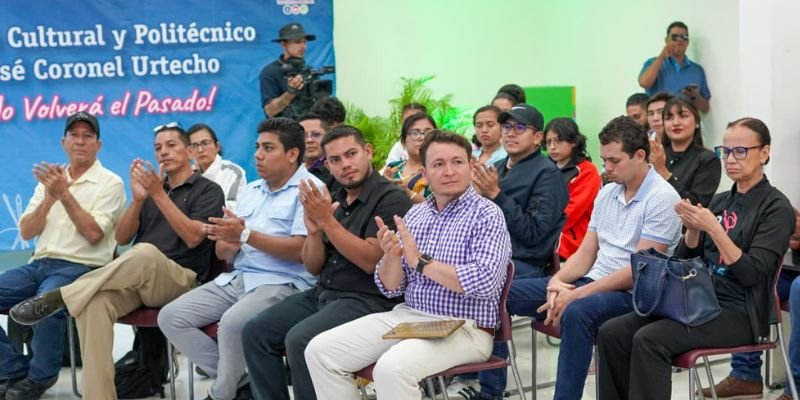 Arte que transforma: docentes fortalecen su creatividad en laboratorio artístico en Managua