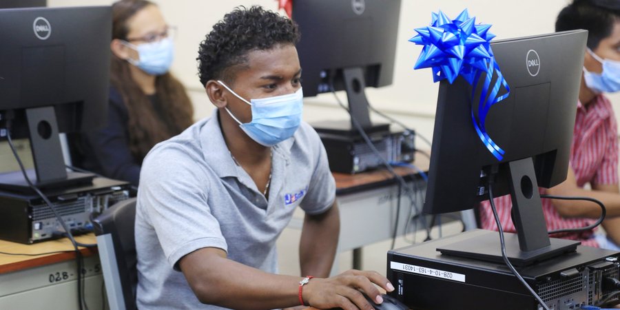 Nuevo laboratorio de Computación para estudiantes del Centro Tecnológico Josefa Toledo de Aguerri