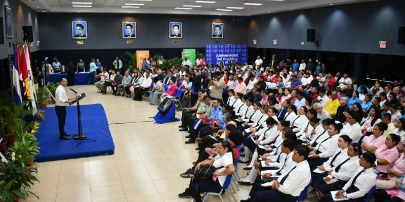 70 Mil Maestros y Maestras Celebran Abril Victorioso con nuevo Sistema que aportará a su Desarrollo Profesional