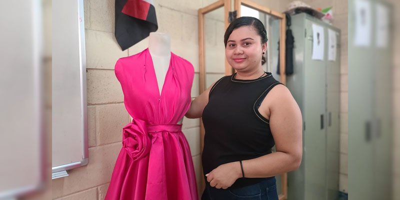 Maryeni Morales: la joven que tejió su futuro con hilo de determinación y hoy forma a nuevas generaciones